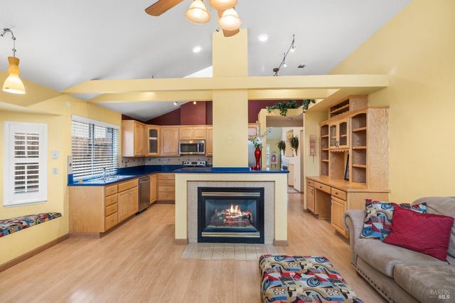 462 Eagle Ln, Vacaville, CA 95687