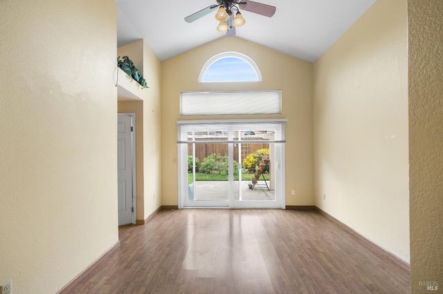 462 Eagle Ln, Vacaville, CA 95687