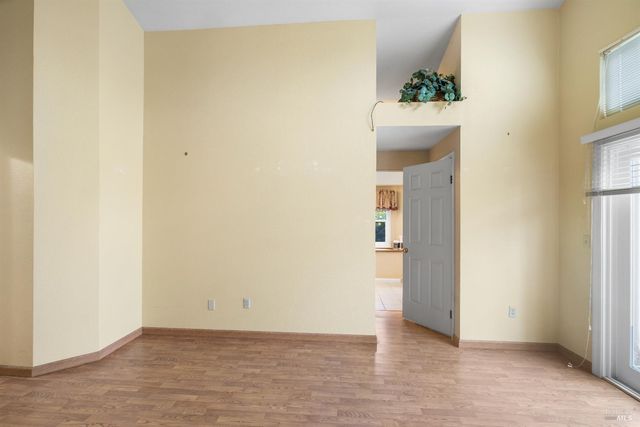 462 Eagle Ln, Vacaville, CA 95687