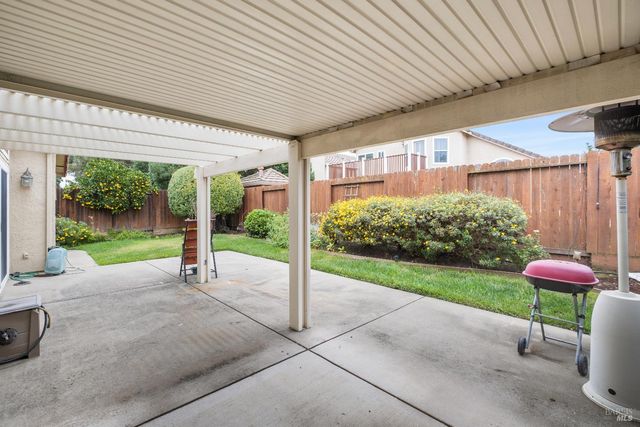 462 Eagle Ln, Vacaville, CA 95687