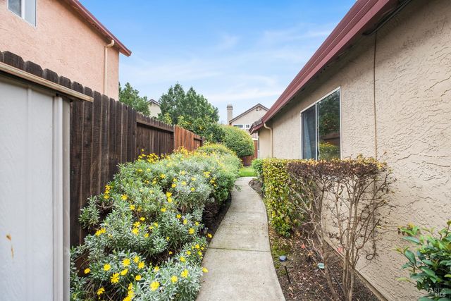462 Eagle Ln, Vacaville, CA 95687