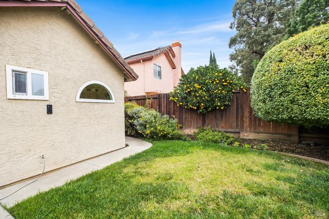 462 Eagle Ln, Vacaville, CA 95687