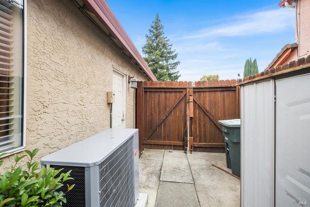 462 Eagle Ln, Vacaville, CA 95687