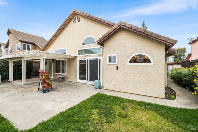 462 Eagle Ln, Vacaville, CA 95687
