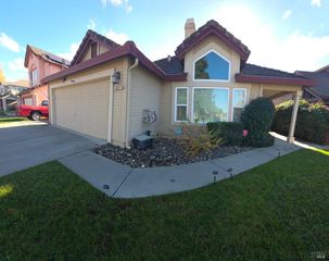 462 Eagle Ln, Vacaville, CA 95687