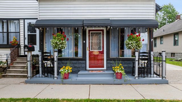 615 Pine Street, Essexville, MI 48732