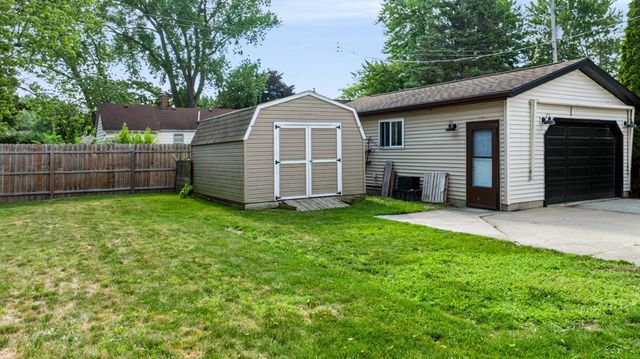 615 Pine Street, Essexville, MI 48732