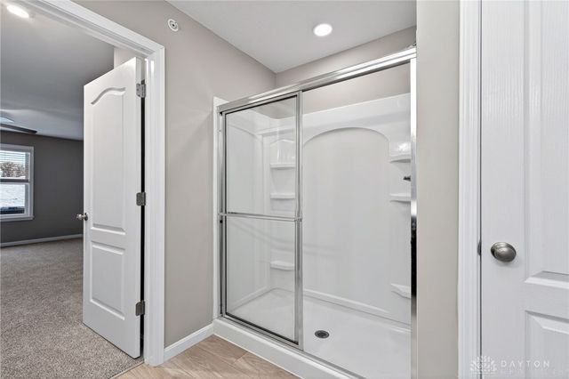 1687 S Golden Clove Bend, Sugarcreek Twp, OH 45459