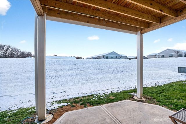 1687 S Golden Clove Bend, Sugarcreek Twp, OH 45459