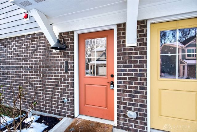 1687 S Golden Clove Bend, Sugarcreek Twp, OH 45459