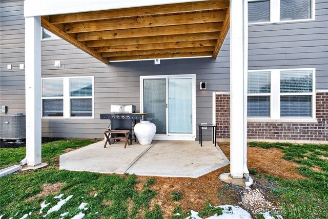 1687 S Golden Clove Bend, Sugarcreek Twp, OH 45459