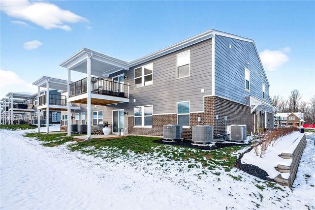 1687 S Golden Clove Bend, Sugarcreek Twp, OH 45459