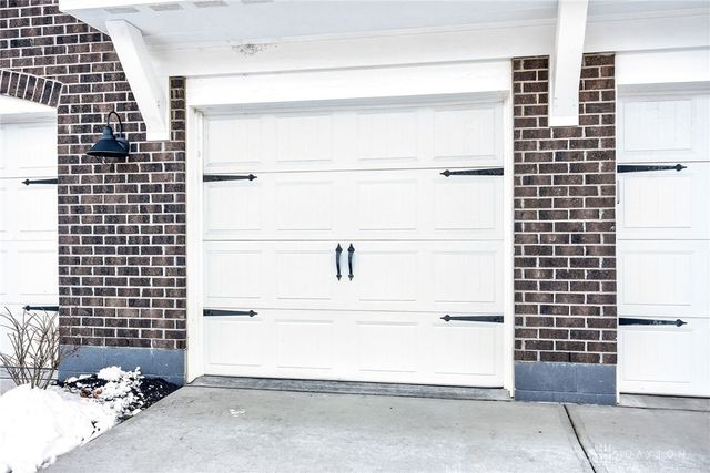 1687 S Golden Clove Bend, Sugarcreek Twp, OH 45459