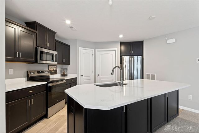 1687 S Golden Clove Bend, Sugarcreek Twp, OH 45459