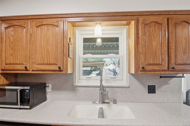 1018 Princeton Place, Cleburne, TX 76033