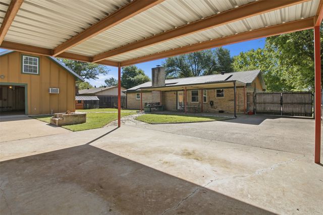 1018 Princeton Place, Cleburne, TX 76033