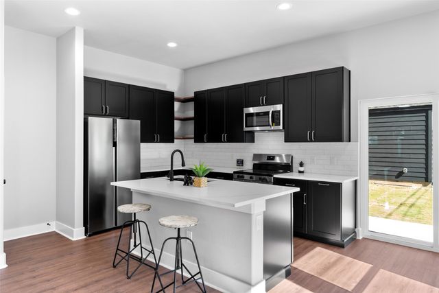 612 N Robinson Street, Cleburne, TX 76031