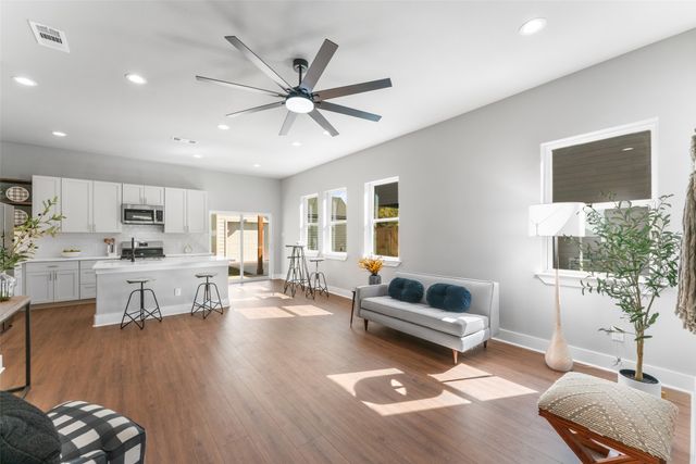 612 N Robinson Street, Cleburne, TX 76031