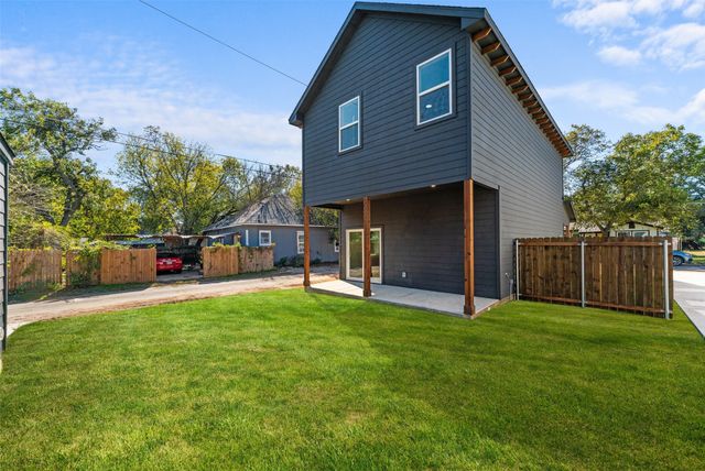 612 N Robinson Street, Cleburne, TX 76031