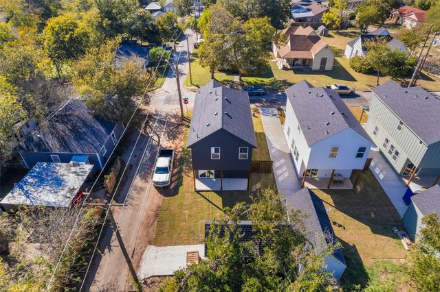 612 N Robinson Street, Cleburne, TX 76031