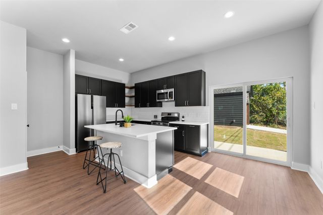 612 N Robinson Street, Cleburne, TX 76031