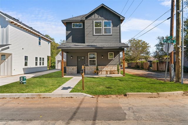 612 N Robinson Street, Cleburne, TX 76031