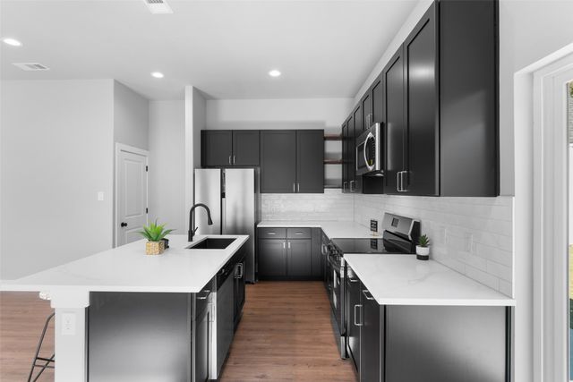 612 N Robinson Street, Cleburne, TX 76031