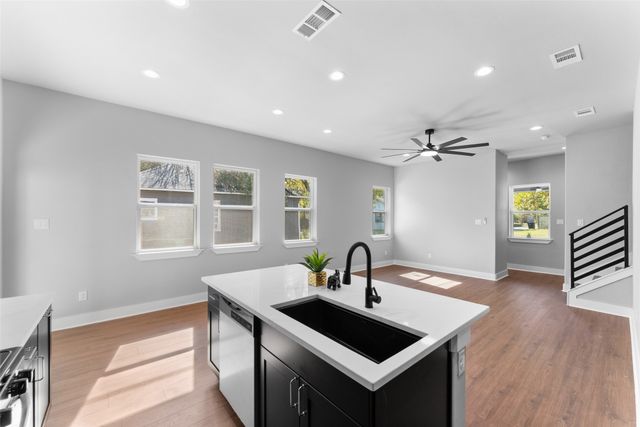 612 N Robinson Street, Cleburne, TX 76031