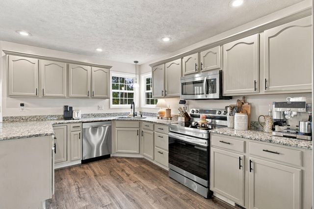 350 E Halsey Street, Republic, MO 65738
