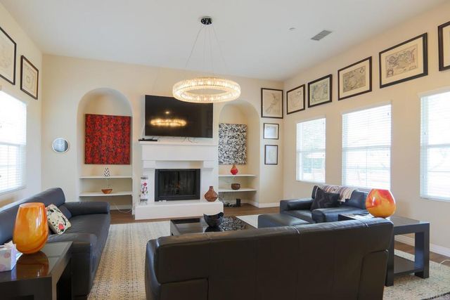 8134 Santaluz Village Green N., San Diego, CA 92127