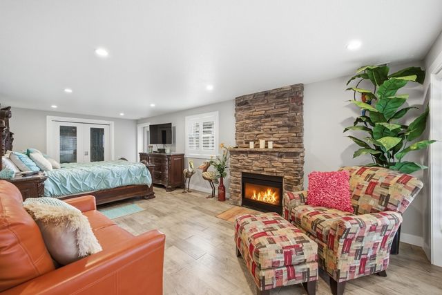 8314 Lakeshore Drive, Dexter, IA 50070