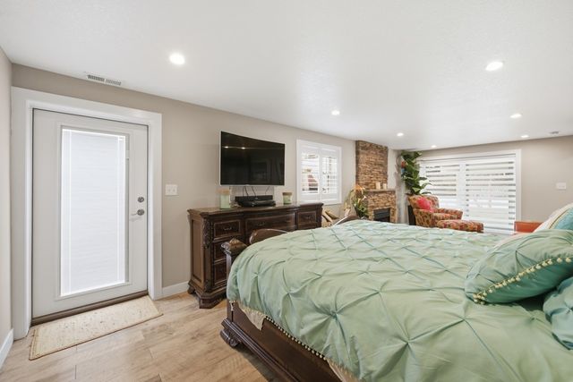 8314 Lakeshore Drive, Dexter, IA 50070