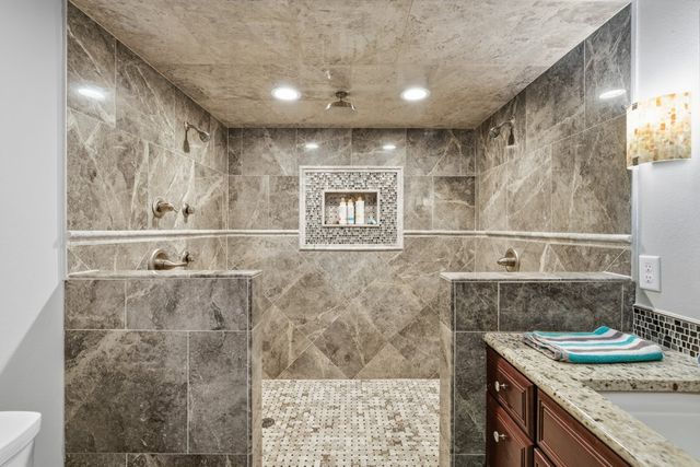 8314 Lakeshore Drive, Dexter, IA 50070