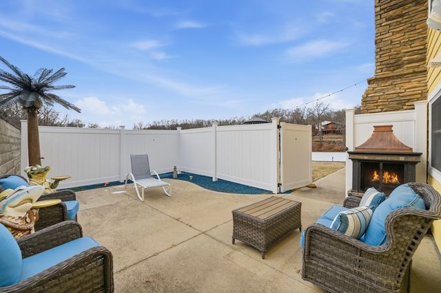 8314 Lakeshore Drive, Dexter, IA 50070