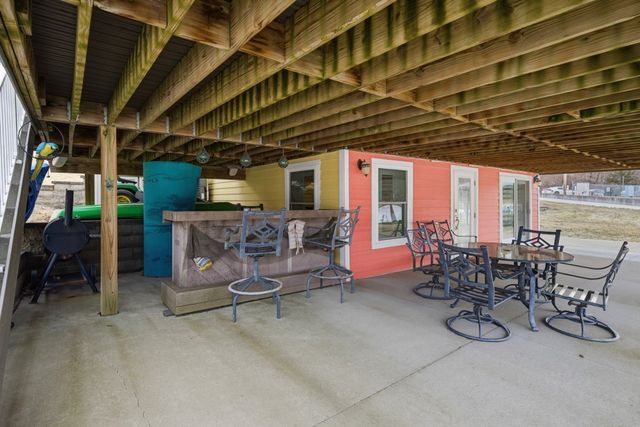 8314 Lakeshore Drive, Dexter, IA 50070