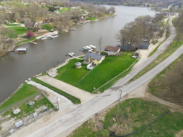 8314 Lakeshore Drive, Dexter, IA 50070