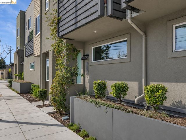 2229 Myrtle ST, Oakland, CA 94607