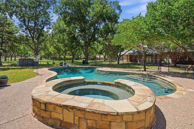 7405 Fox Fire Court, Granbury, TX 76049