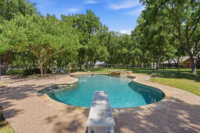 7405 Fox Fire Court, Granbury, TX 76049