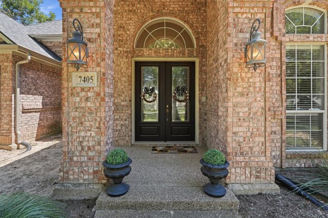 7405 Fox Fire Court, Granbury, TX 76049