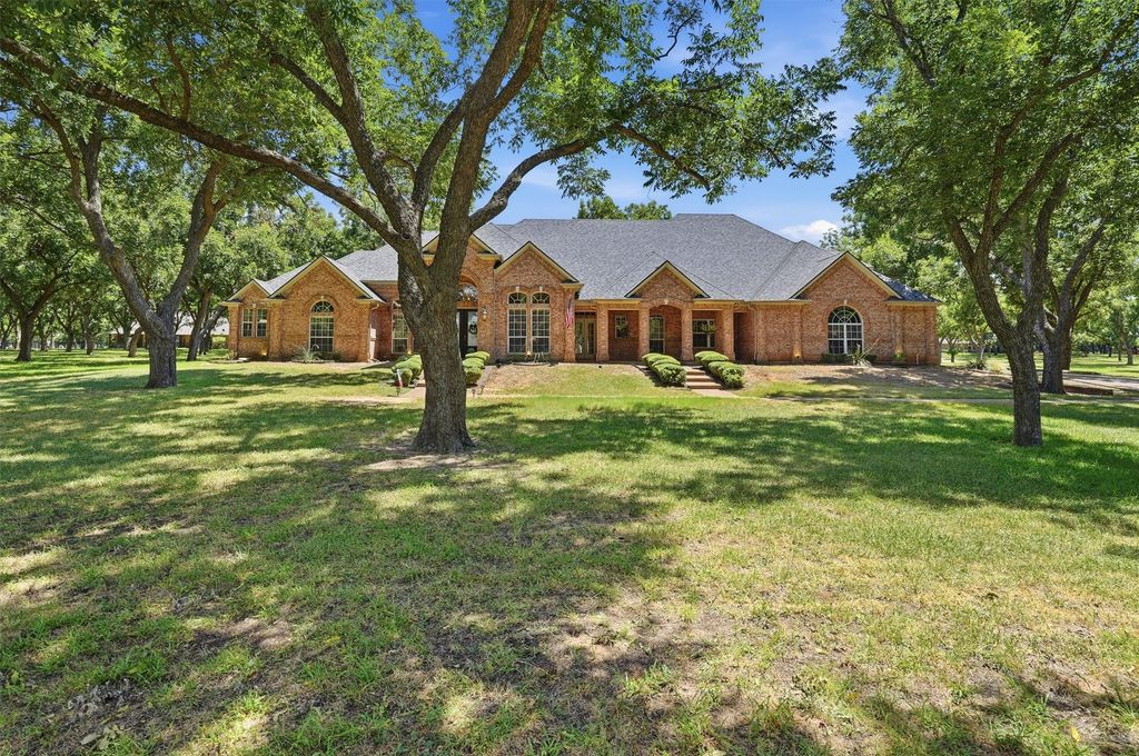 7405 Fox Fire Court, Granbury, TX 76049