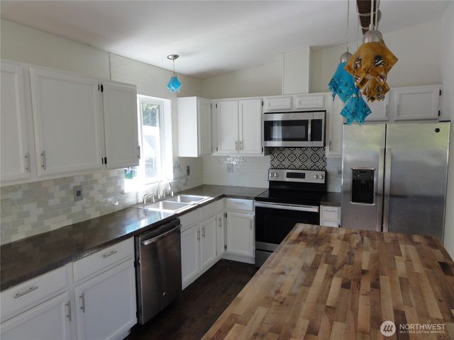 110 E Canyon View Road, Belfair, WA 98528