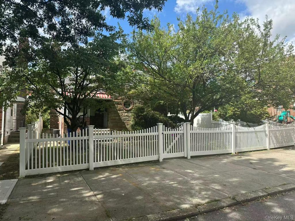 4604 195th Street, Flushing, NY 11358
