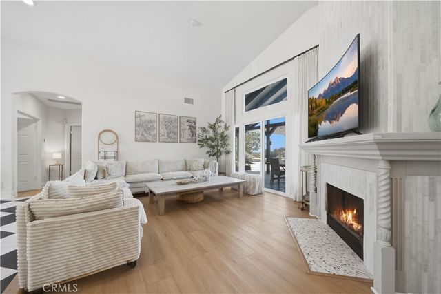 41110 Los Ranchos Cir, Temecula, CA 92592