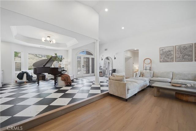 41110 Los Ranchos Cir, Temecula, CA 92592