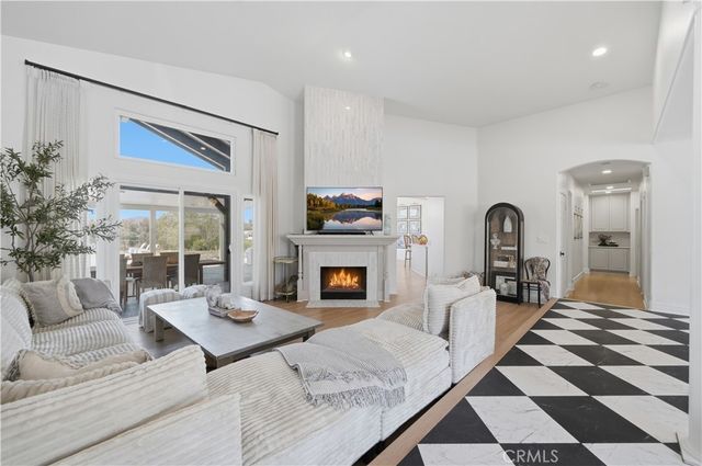 41110 Los Ranchos Cir, Temecula, CA 92592