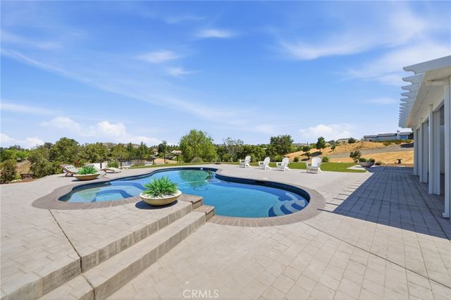 41110 Los Ranchos Cir, Temecula, CA 92592