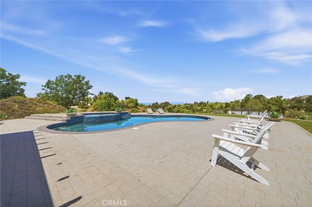 41110 Los Ranchos Cir, Temecula, CA 92592