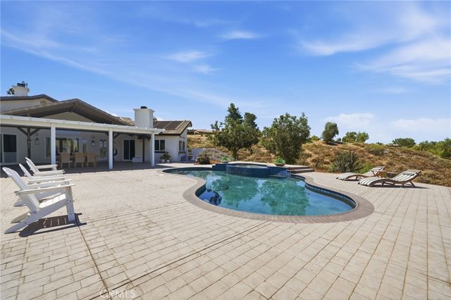 41110 Los Ranchos Cir, Temecula, CA 92592