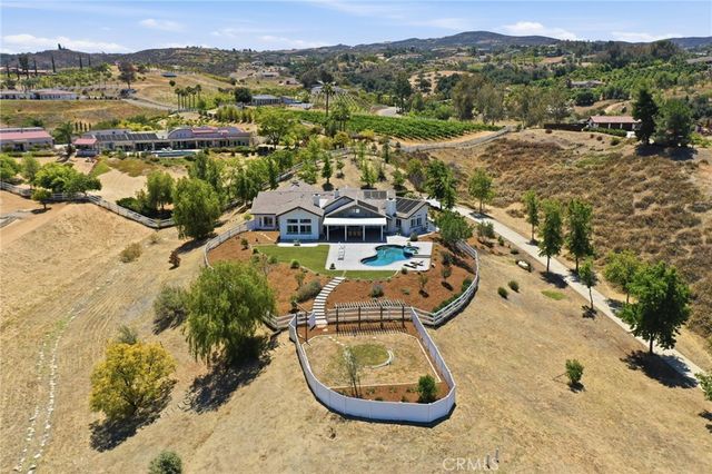 41110 Los Ranchos Cir, Temecula, CA 92592